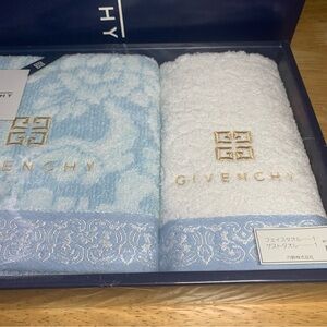 Givenchy Elegant Sky and Snow Towel Duo